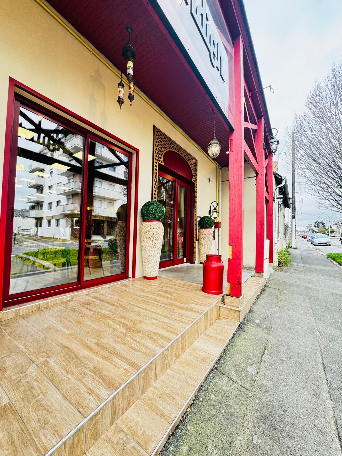 Entrée du restaurant Samsara de jour