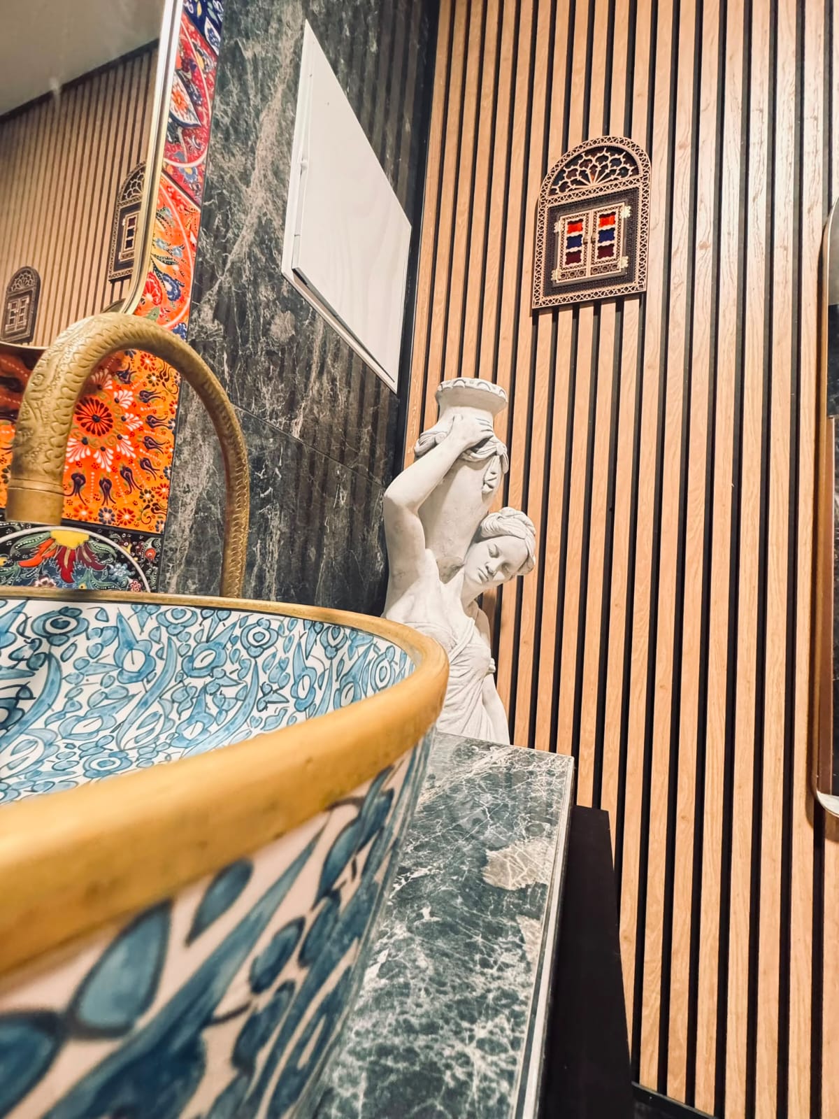 Intérieur soigné du restaurant Samsara