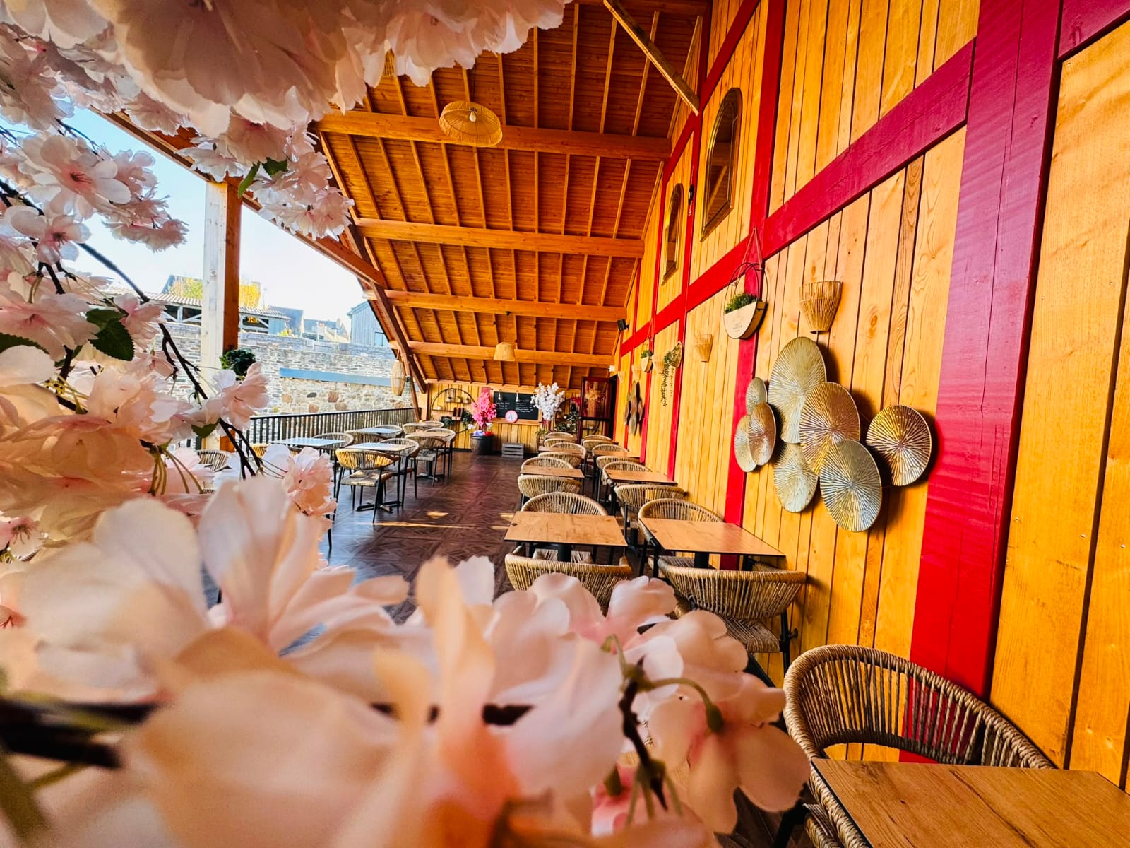 Terrasse et tables du restaurant Samsara